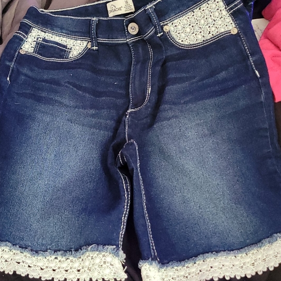 Girls Jean shorts - Picture 1 of 3